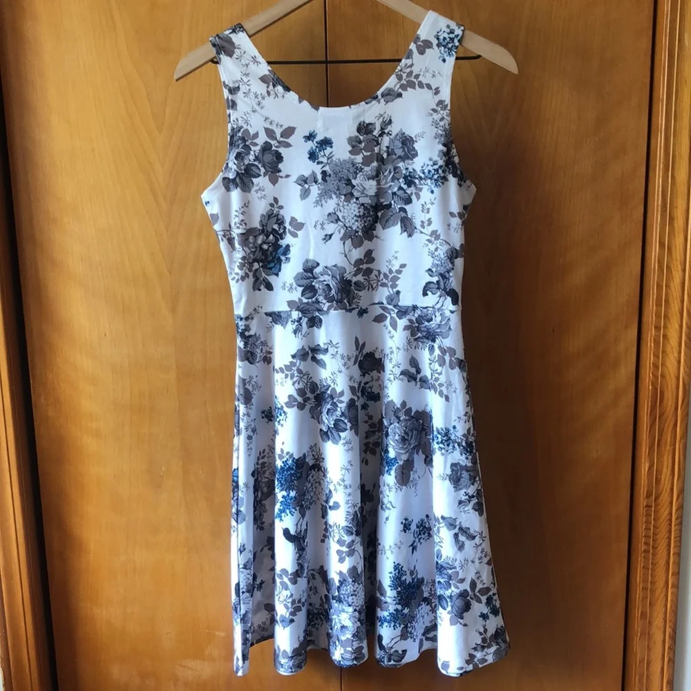 Tom’s Ware Skater Dress White Blue & Grey Floral M - Picture 2 of 6